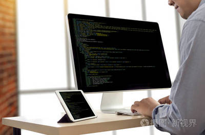 工作筆記本計算機移動應用軟件的開發人員團隊 軟件開發的關鍵要素